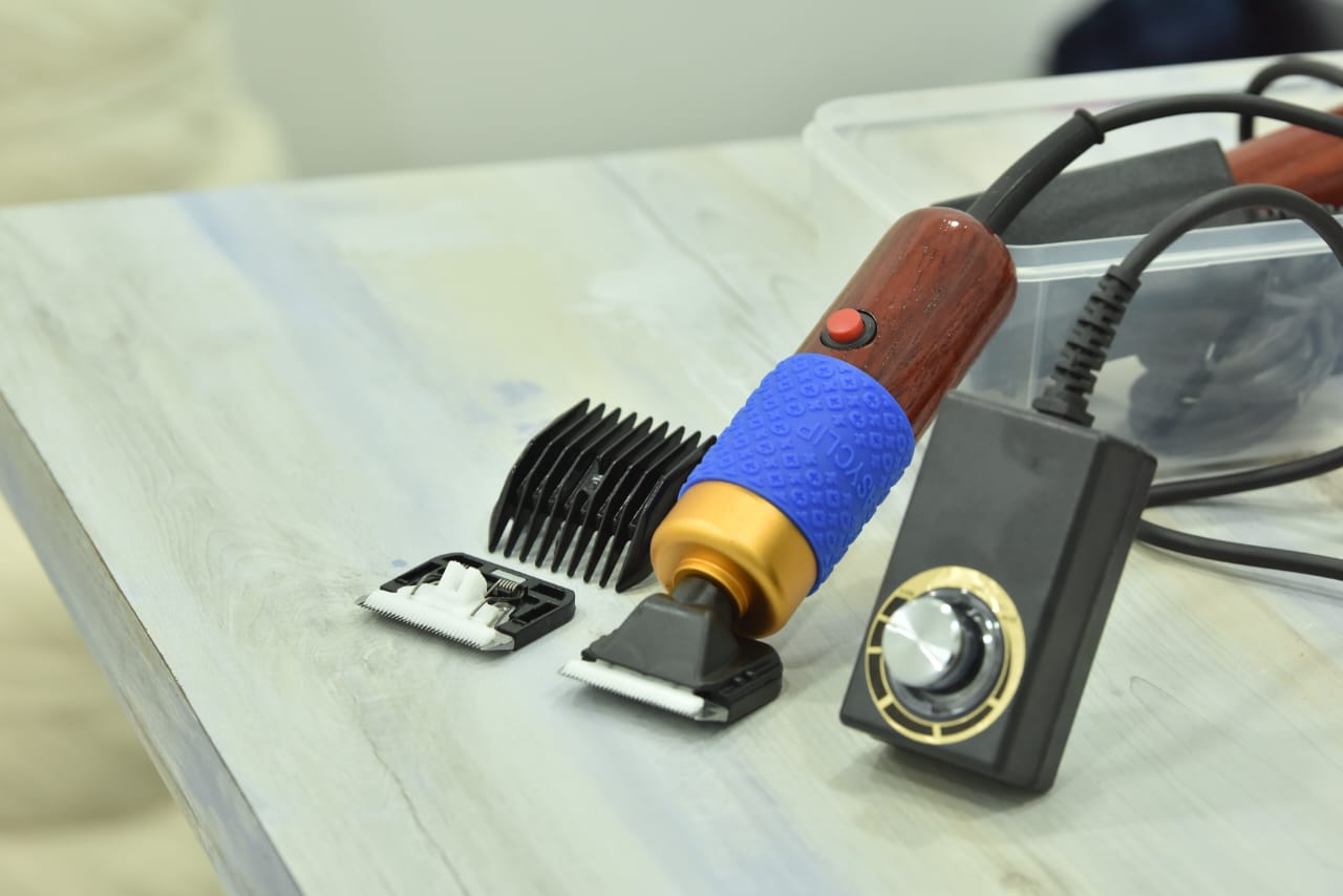 Tufting Gun Carpet Trimmer Machine – 15W Electric Variable Speed Hair Clipper for Rugs & DIY Carpet Projects